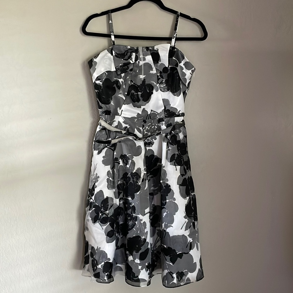White House Black Market Dress Black and White Floral Size 8